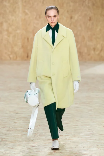 Look 3